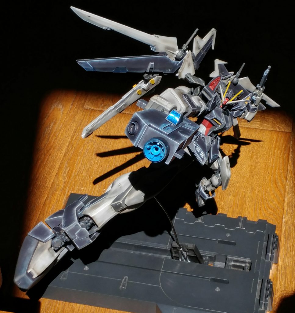 ストライクノワールの真骨頂、2丁拳銃は、プラ板からの箱組スクラッチです。