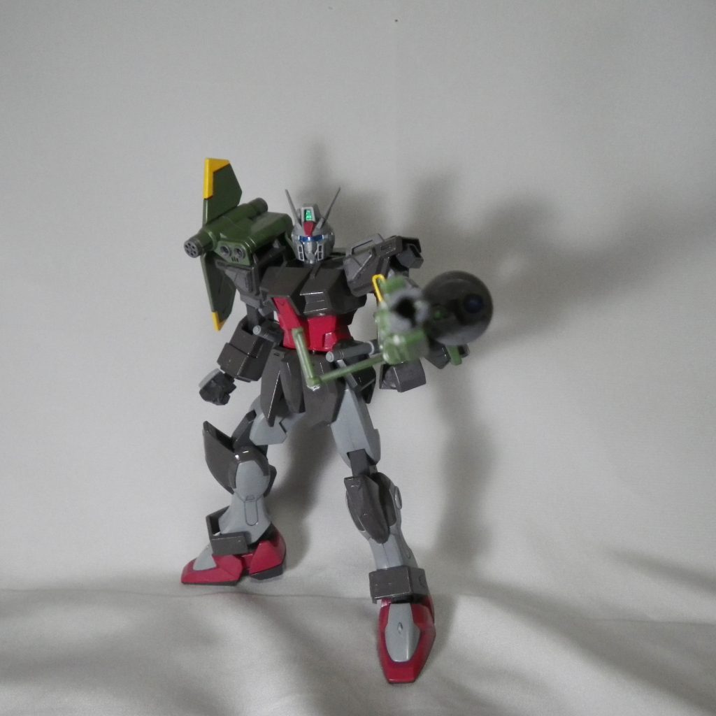 アグニへの追加センサーについてですが、ビルダーズパーツのレドームのものとサイトレンズを使用しています。
サイトレンズにつけたセンサーについては、100円均一のネイルパーツをガンダムマーカーで塗装して使用しています。