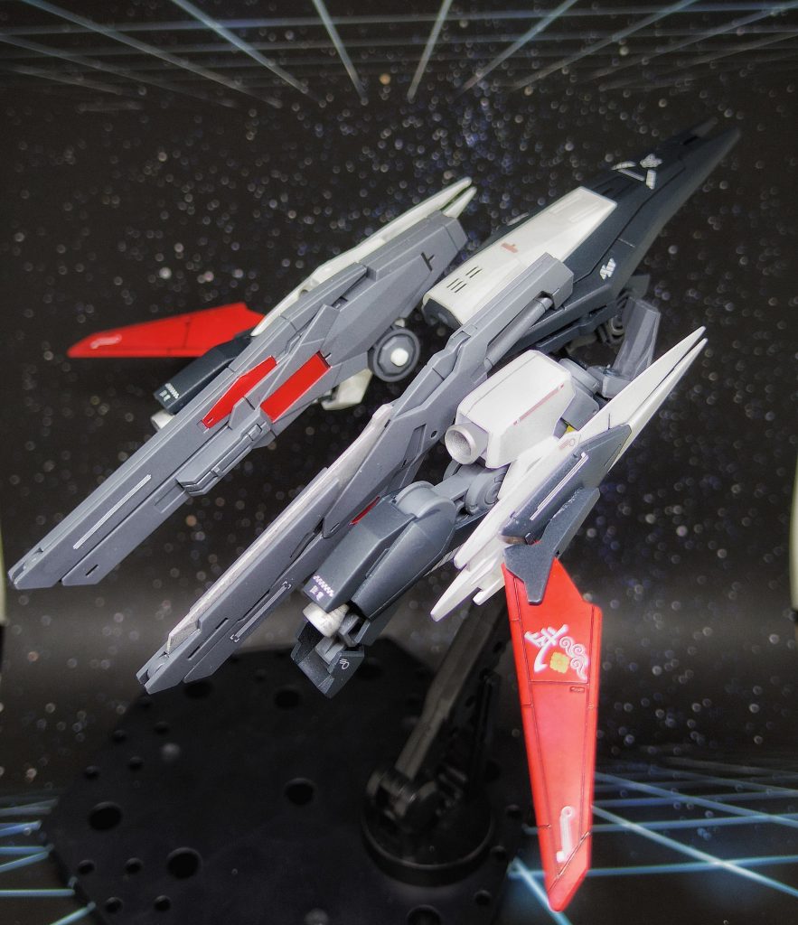 基部は、00スカイのバックパック
シュバルベグレイズの脚をブースターにしています。
ウイングは、可動式です。