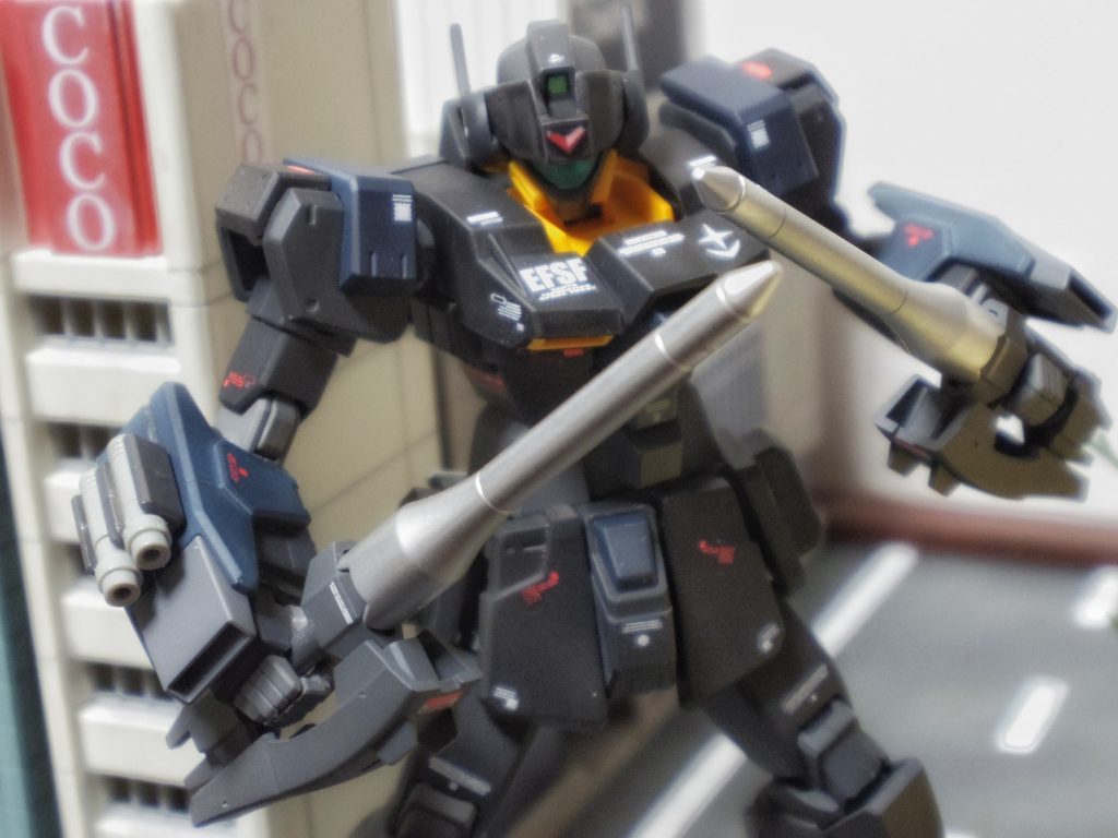 スタンロッドは、上向きに構えることも。