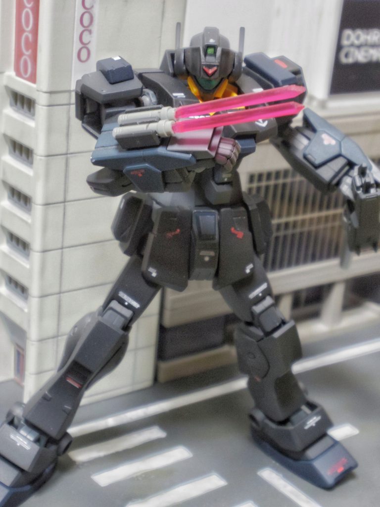 腕甲には、二本のビームダガーを装備。
ビーム兵器は、熱により、街や市民に危害が及ぶ可能性があるため、使用場面は、限定される。