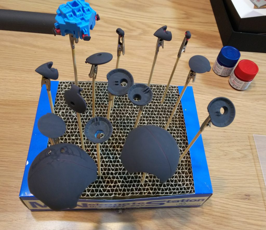 ルナピーはベースグレーをサフがわりに塗ってます。