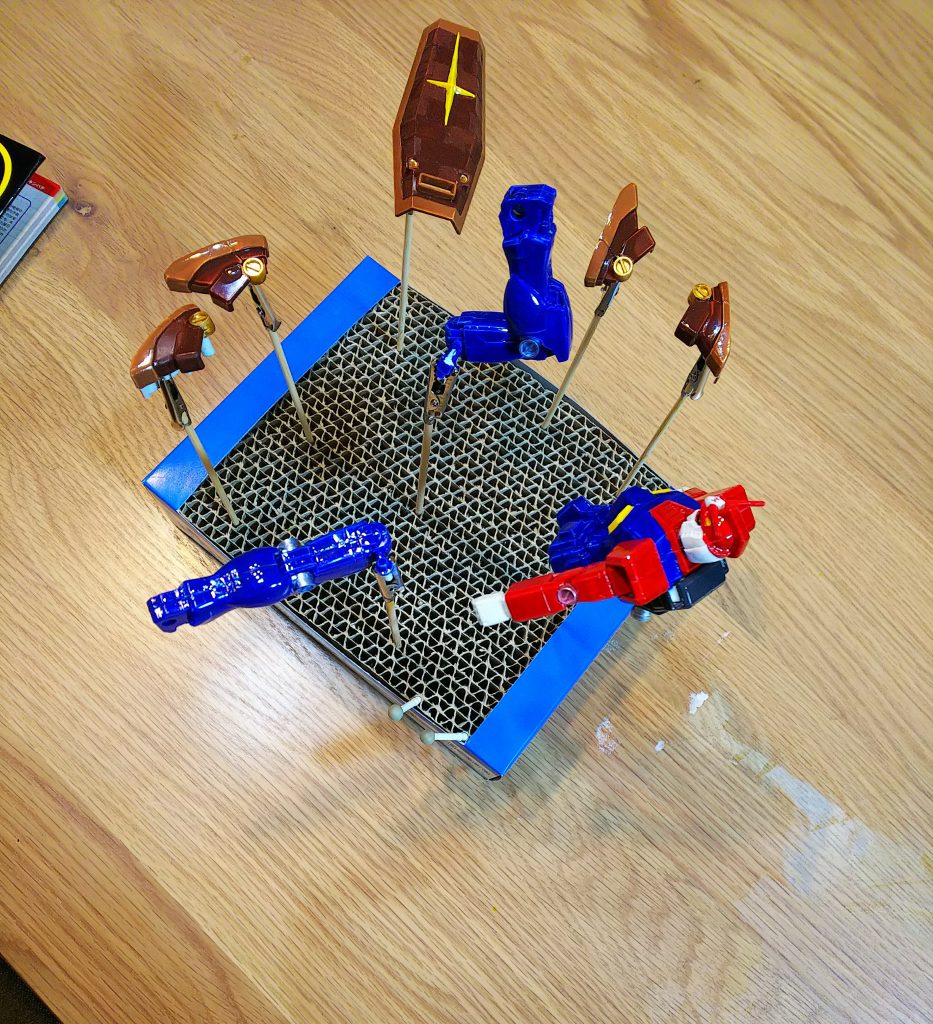 大部分の塗装が終わり、組み合わせて塗り忘れ等がないかチェック。