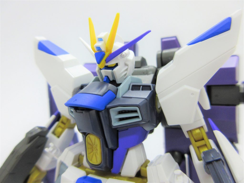 左のアンテナを紫色にしたのがちょっとこだわりです(笑)