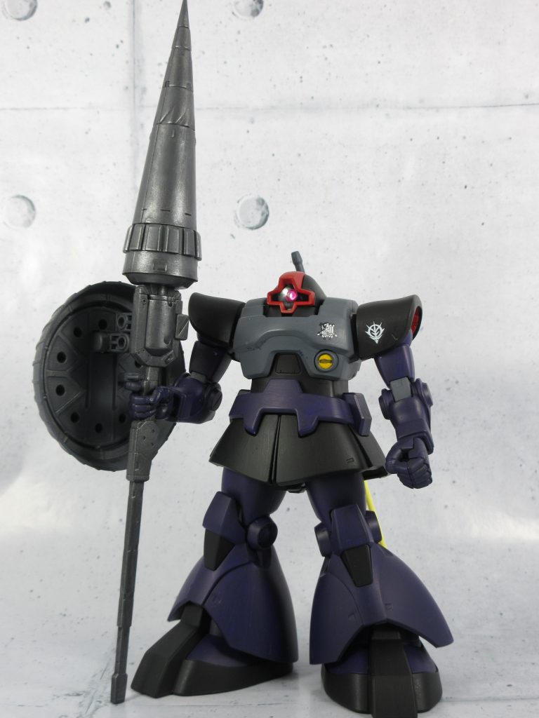 シールドランスを構えて歩哨をしている感じで