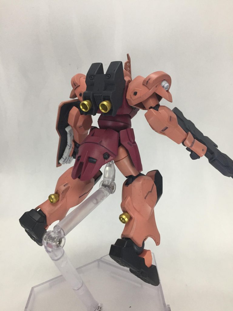 バーニアはちょっと豪華にゴールドです。リアスカートが可動式なのいいですよね