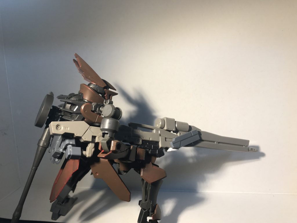 このライフルはストライカージンクスの武装を持ってきました
製作工程に詳しく画像を張っていますが変形収納できるようにしています