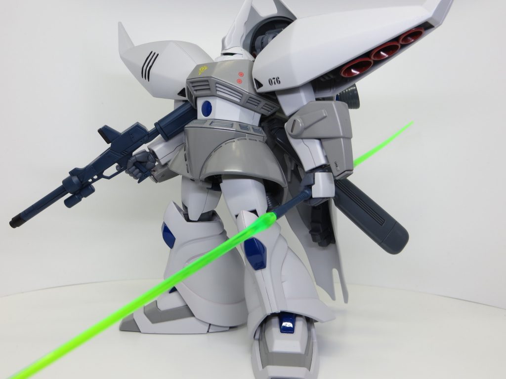 あおり気味に1枚。