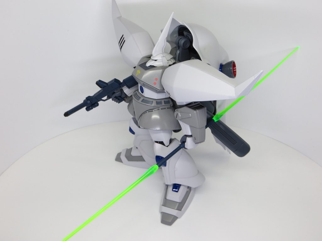 ビームサーベル2本のを繋げてナギナタ状に。クシャトリヤのビーム刃なのでロングビームナギナタといった感じ。