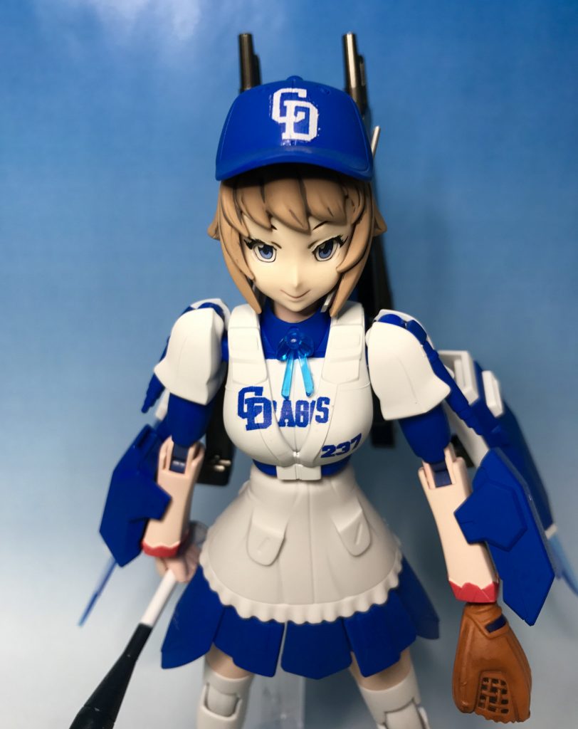 帽子、胸ともロゴは自作デカールです。胸ロゴは残念ながらズレてしまいました…。
ユニフォームは落合監督時代の物をイメージしています。背番号は237(ふみな)。実際は背中にはなく、胸だけですが…。