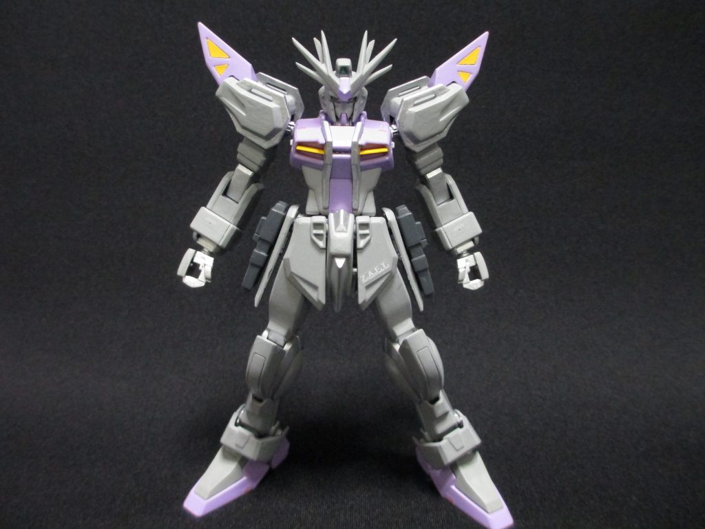 ベースはまんまノワールを使ってます。アンテナを1/144のアシュタロンから拝借して、
接着してます。