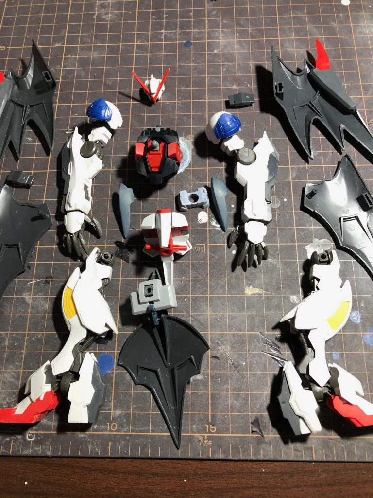 使用したガンプラは頭部、胸部、腰にM1アストレイを、腕部、脚部にバルバトスルプスレクスを、バックパックと腰のサイドアーマーにガンダムデスサイズヘルカスタムを使用しています。