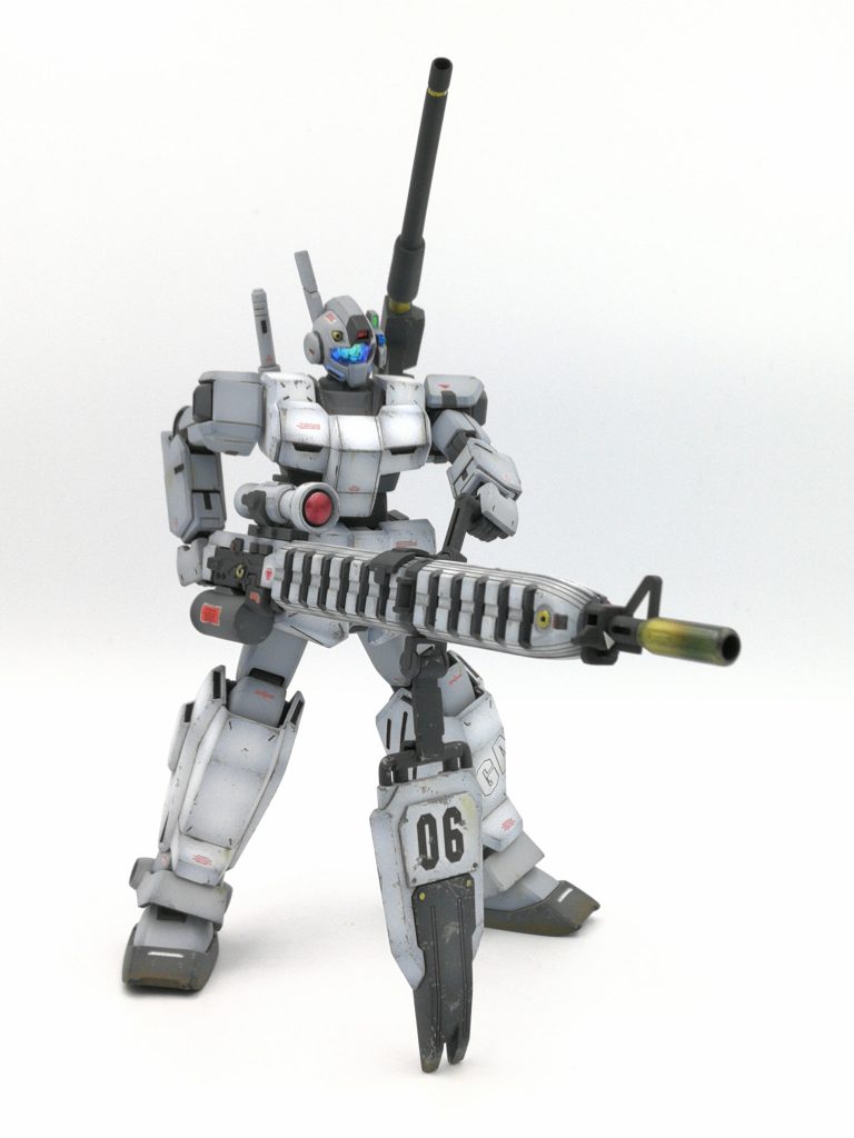 シールドにジョイントを追加しているので輝き撃ちも可能です。
またシールド裏にはハンドグレネードを装備させています。
