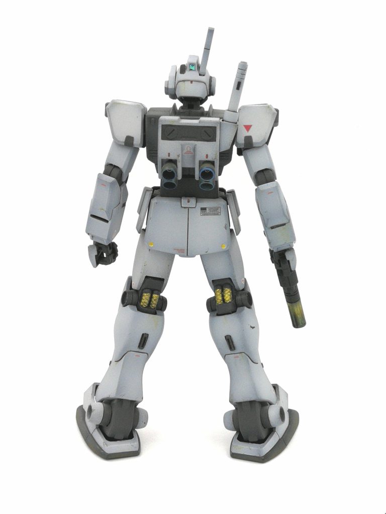 本体の改良ポイントとしては頭部です。吹雪の中でも通信がしっかり出来るよう大型の物を装備しています。
ライフルもバレルを外し、ビームスプレーガンとして使用出来ます。