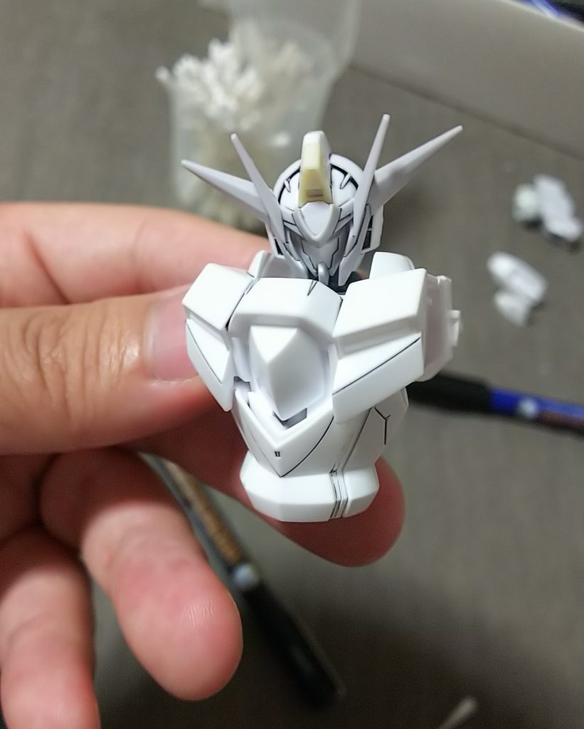 先に墨入れを行いあとからサフレスでホワイトで塗装しています!!
黒墨が殺せずそして若干薄くなるんですごくいい感じに綺麗に墨入れが入ります!塗装前なので直し放題★(表面処理前にやる)