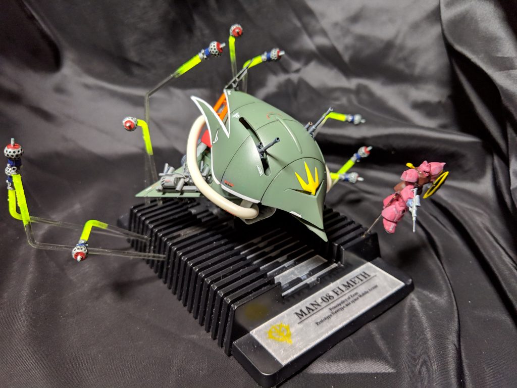 ビットの展開ができるようクリアアクリル棒で支柱を作成