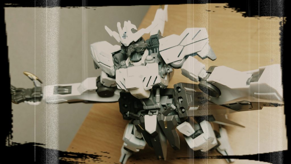 4.ルプスレクス腕のパーツとバックパックを借りて、ヴィダールにつければ完成です。