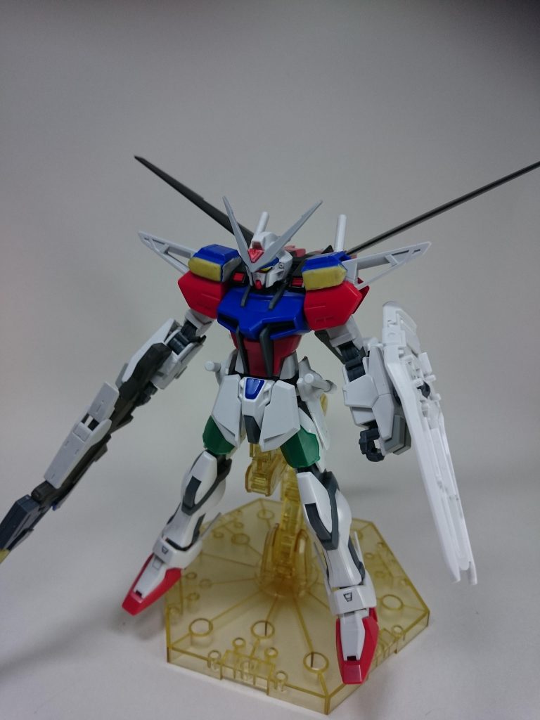 塗装をする前はこんな感じ
変更した所は腰の両サイドアーマーをビルドストライクのものからストライクに変更