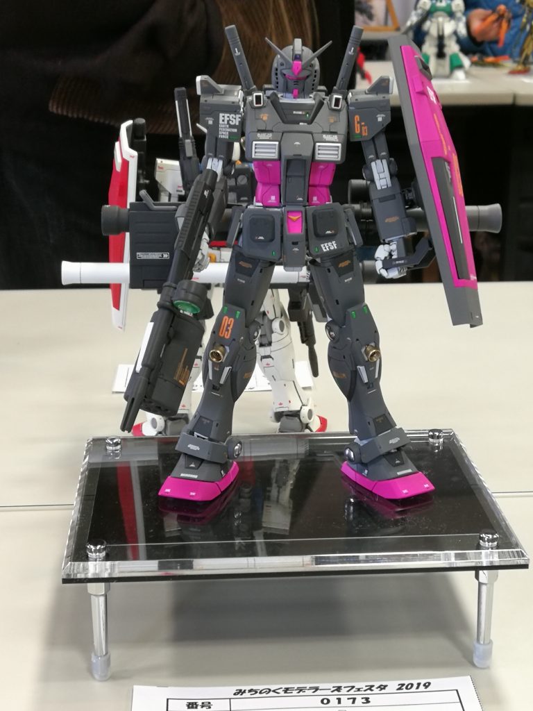 先日宮城県で行われました「みちもで」。実はそちらの「RX-78コンペ」向けに製作しました。その時の写真です。
意外と様になってるんじゃないでしょうか?(*^^*)
最後までご観覧してくださり、ありがとうございます!!