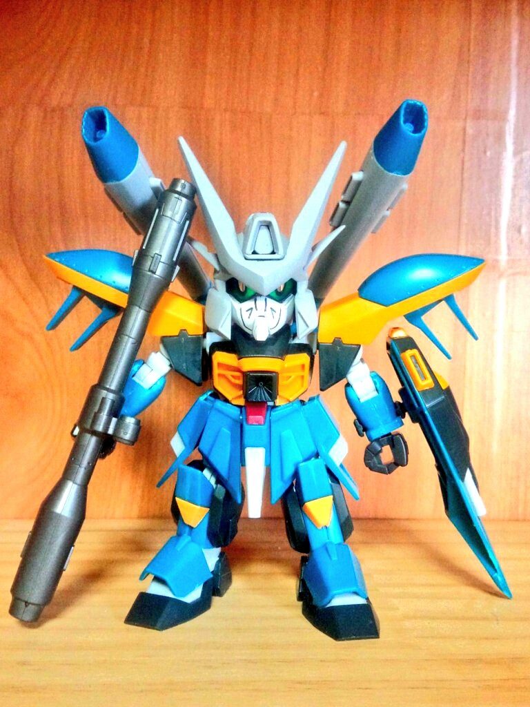 パテやスジボリなど、初めてをたくさん経験させてくれた機体でした。バックパックは頭に干渉するので、スラスター1個分伸ばしてあります。