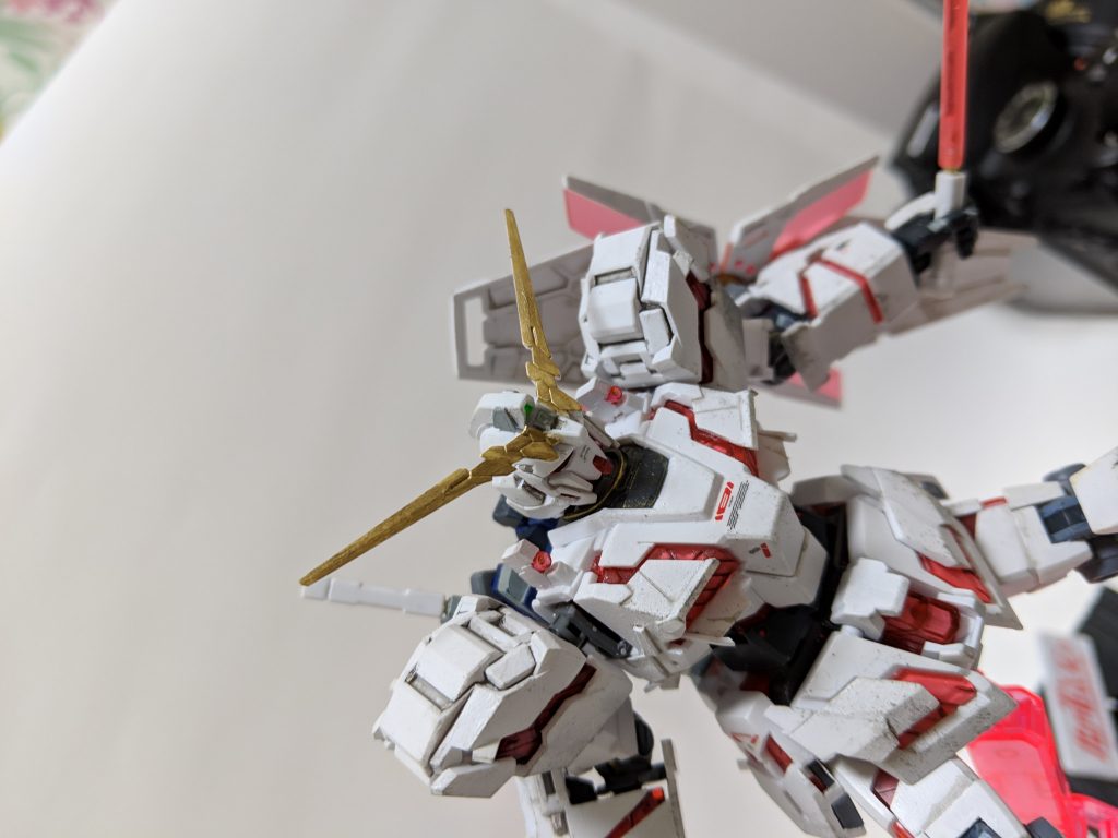 ブレードアンテナは、ガンダムベースで配っていたユニコーンヘッドのものに差し替え
形状がRGなのです