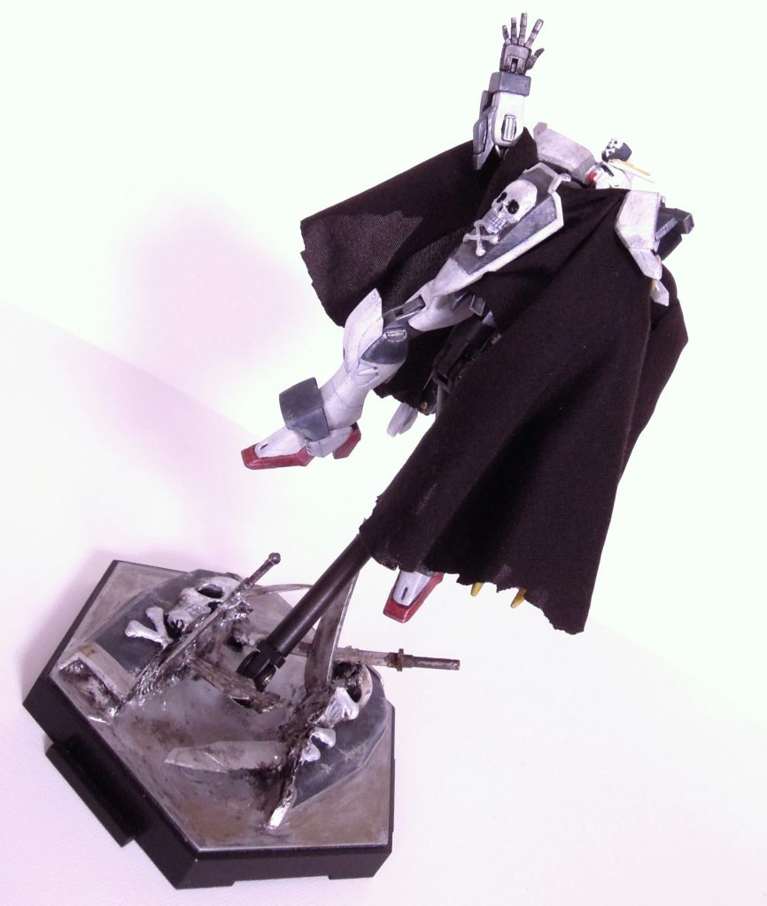 アンチビームコーティングマント
冷却装置付き。
全ての装備は放熱に問題があり、オーバーヒートしないように同時使用を控え、冷却時間を設ける必要がある。