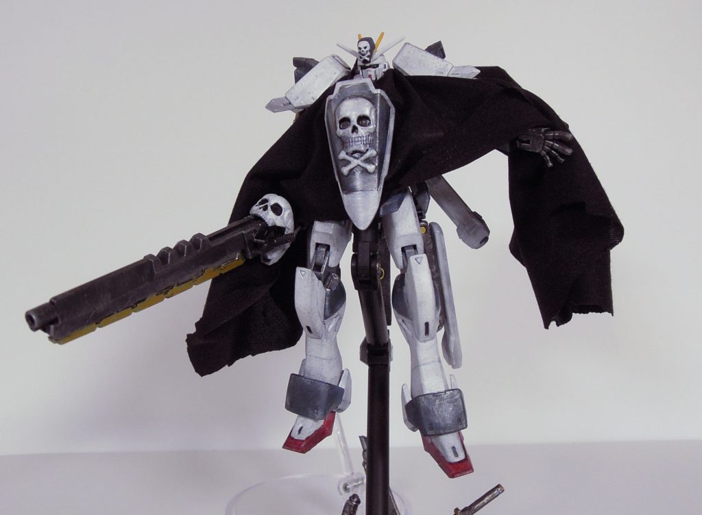 ザンテツブラスター
片刃を超硬金属の塊にした六連ビームエミッター。