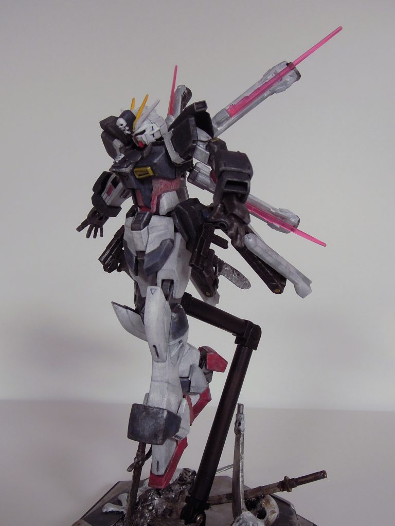 フレキシブルスラスタープラス
防御機能としてビームの刃を発生。デブリ等障害物を砕くもので、攻撃に転用する事は想定していない。