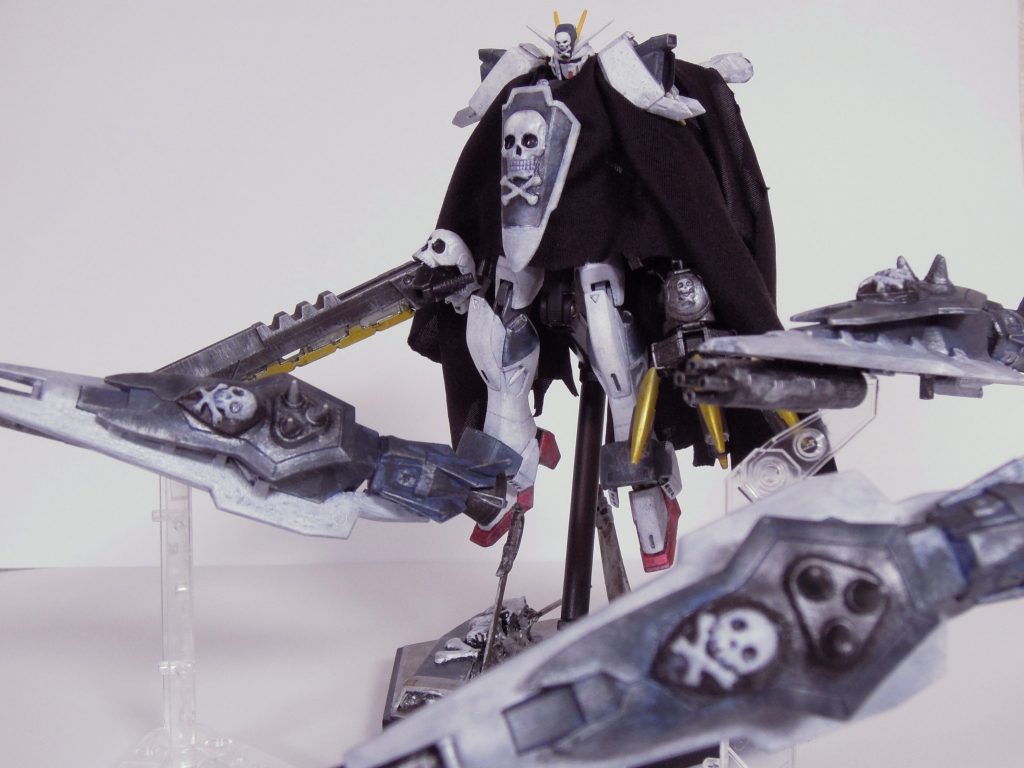 アサルトシールド
ドラグーンシステムにより、単独で飛翔してビームを弾き、マシンキャノンを乱射する恐怖の盾。