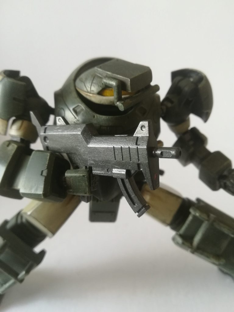 プロスト魔導砲
扱いやすいスタンダードなマシンガンタイプ。取り回しの良さから冒険者等が好んで使用する。