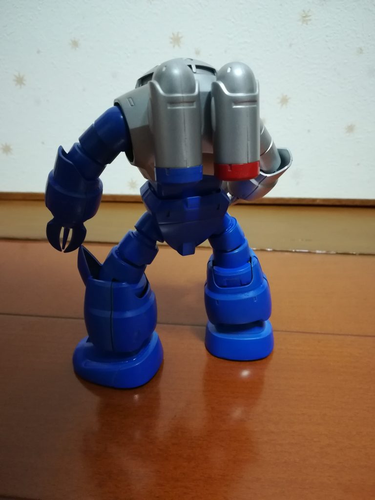 背中！
申し訳ない程度の赤色を！