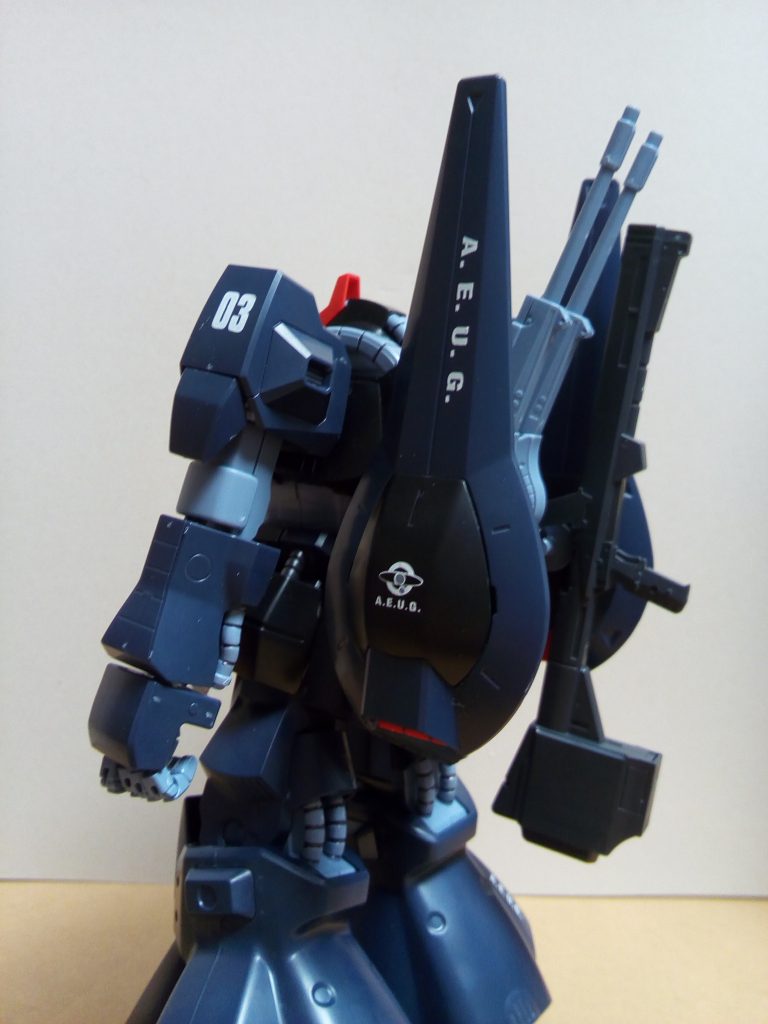 大変ではありますがＭＧは組み立てる楽しみな大きさとパーツ数であります。