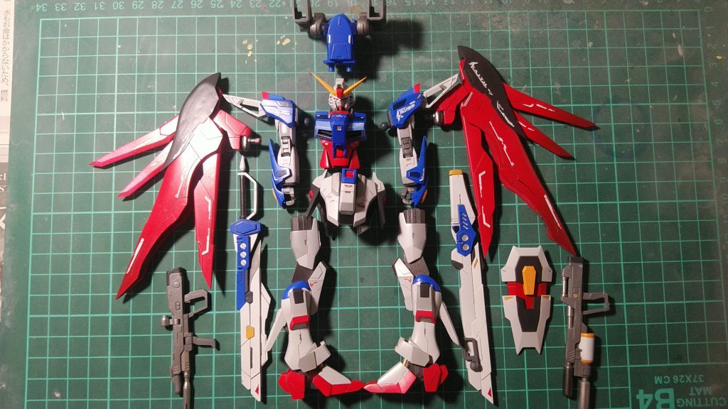 細部塗り分けはエナメル塗料です
デカールを張って、つや消しを吹きました。