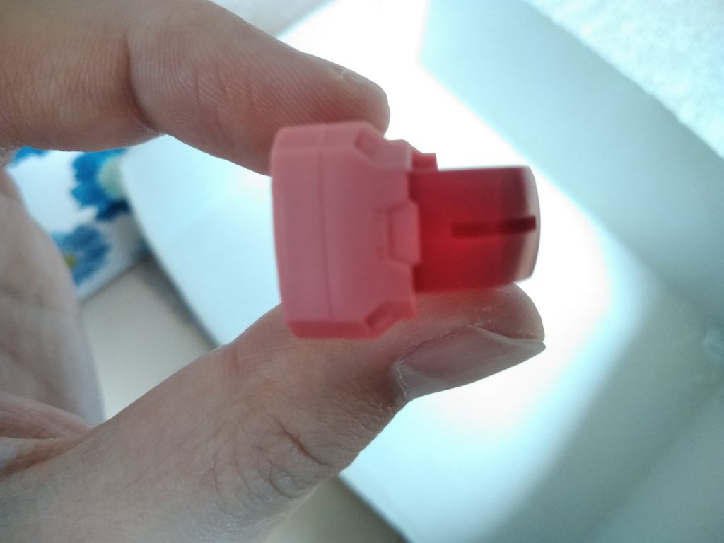 日焼けでの色落ち。赤系の色は特に色落ち激しい印象。