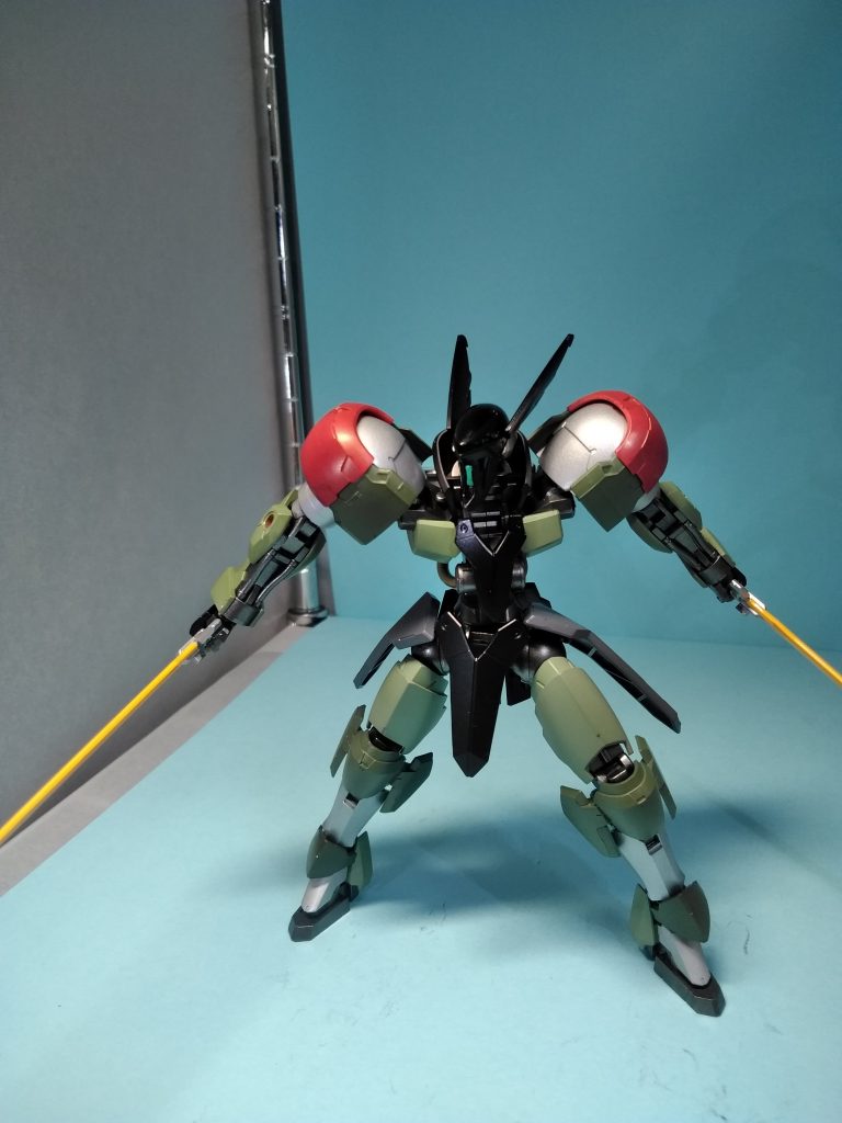 塗装は基本的にパーツ単位で塗装しただけです。
あとは関節の軸を太らせたりとほぼ無改造