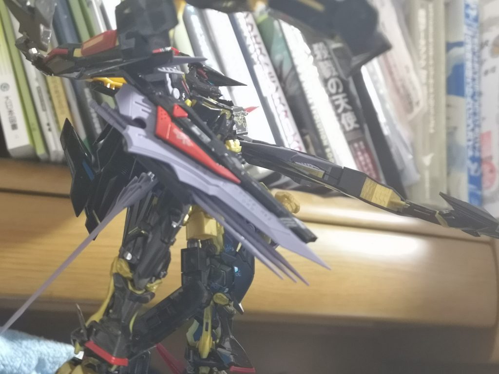 マガノイクタチを広げて遠くを眺めるような感じで撮ってみました
なかなかイケメンw