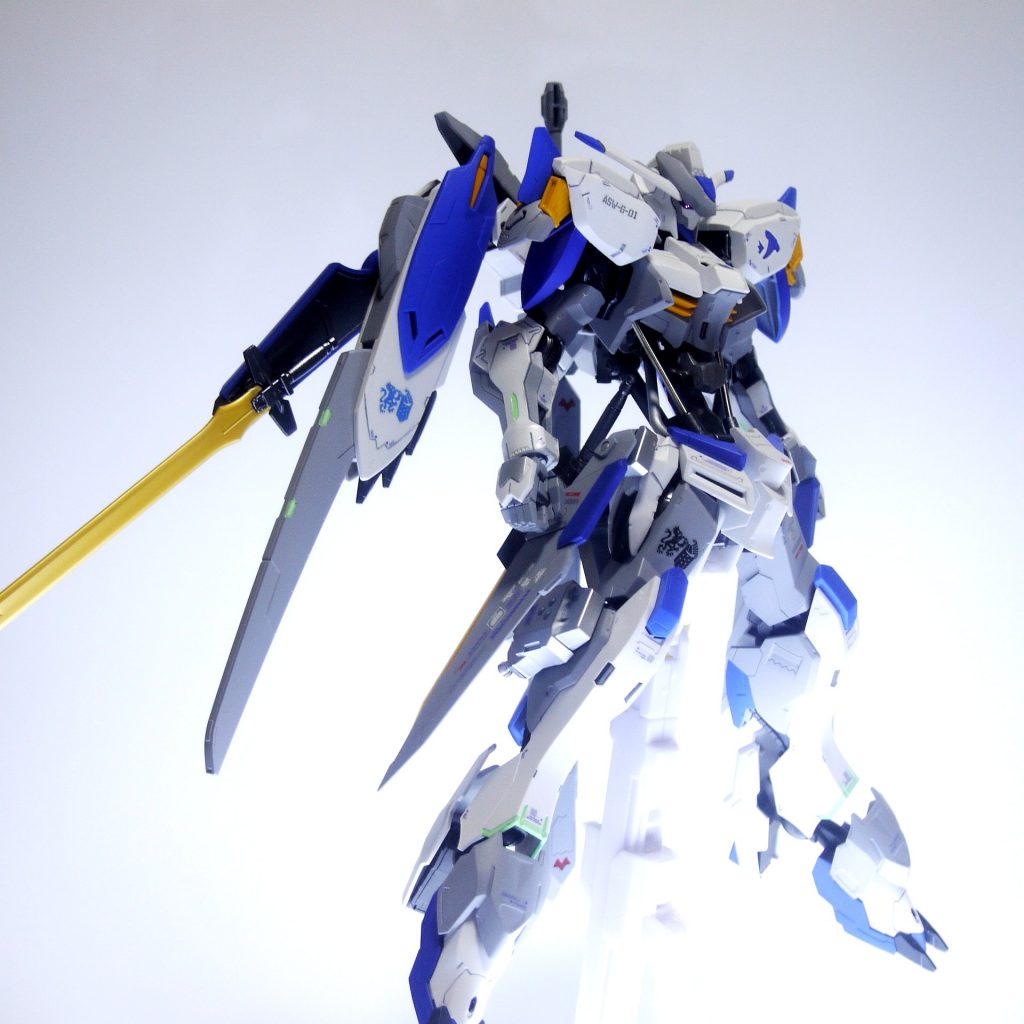 基本状態。グリムゲルデのシールドと剣ー羽に見たてているのが特徴です