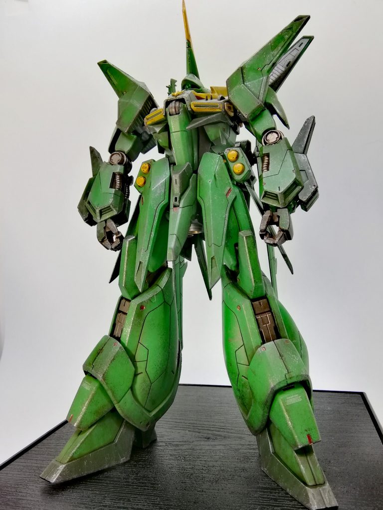 立ち正面から。あおりが好きなんです。巨大感も出るし。でもこのバウ、結構タッパある、、。