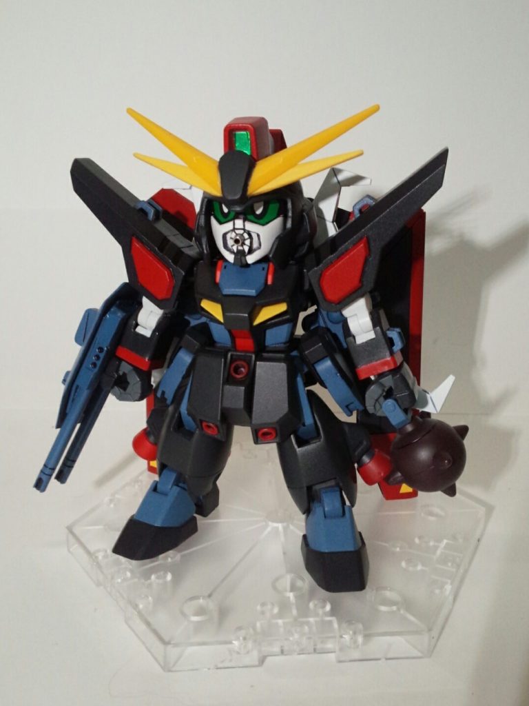 SDレイダーです。顔はCSのクロスボーンX1とBBインパルスをベースに作りました。ツォーンは某ミニ○駆の中空プ○ペラシャフト差してあります( ´艸｀)