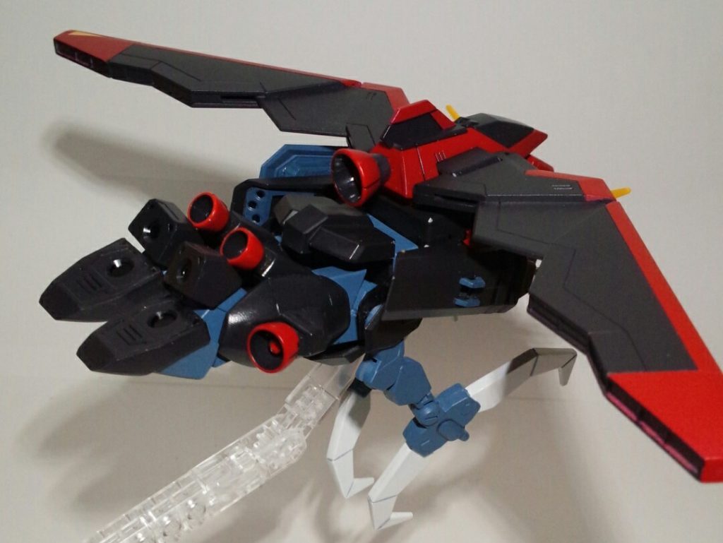 後ろ姿はこんな感じです。収まりがイマイチなので腕は外してます。