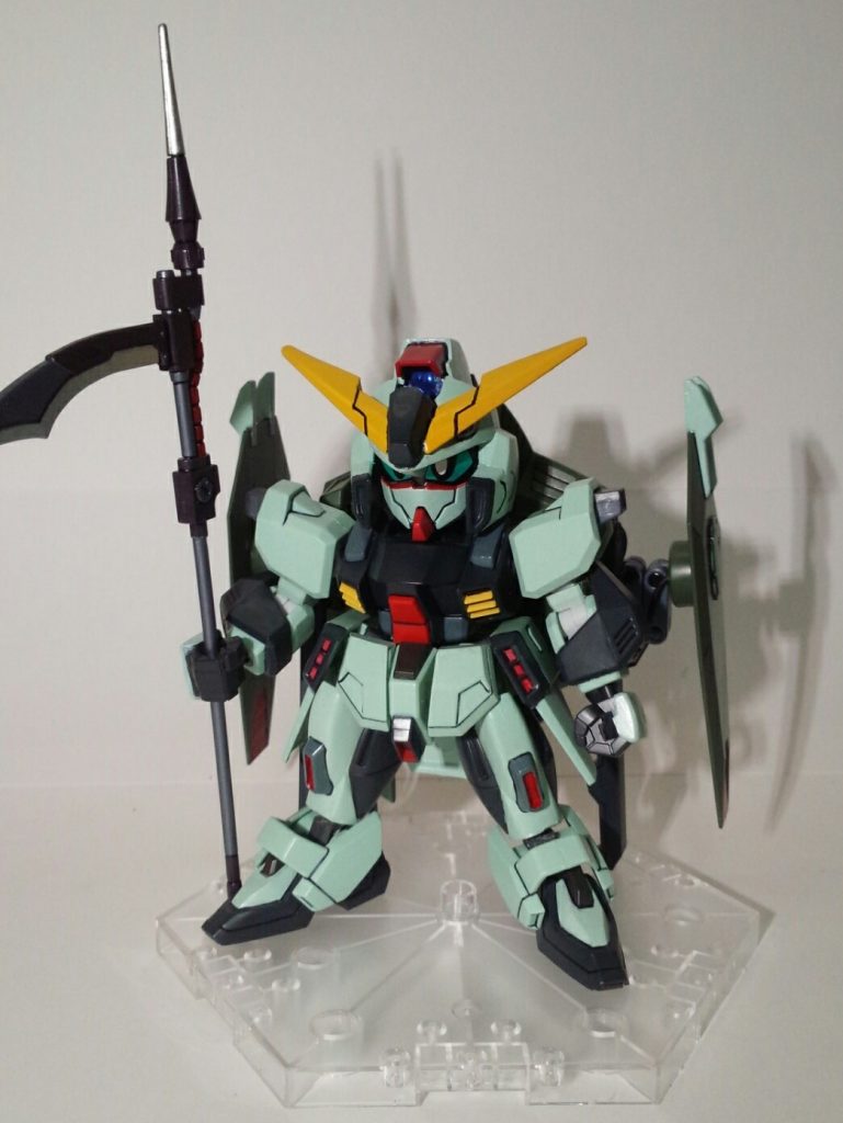 SDフォビドゥンです。顔はダブルオーダイバーと、BBデュエルで作りました。