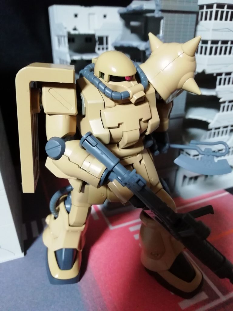 ザクⅡ　F2型　キンバライト基地仕様　サンドカラー–2枚目/制作者：新人メカニック