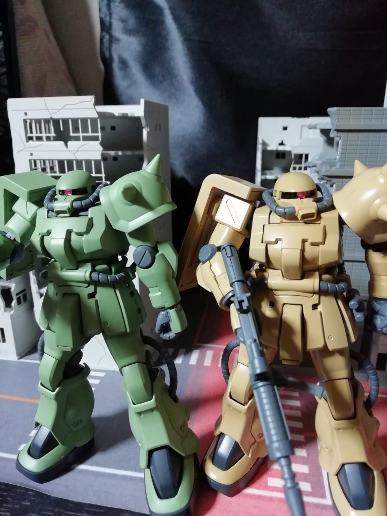 ザクⅡ　F2型　キンバライト基地仕様　サンドカラー–4枚目/制作者：新人メカニック