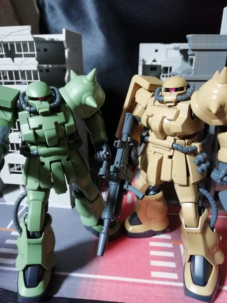 ザクⅡ　F2型　キンバライト基地仕様　サンドカラー–3枚目/制作者：新人メカニック