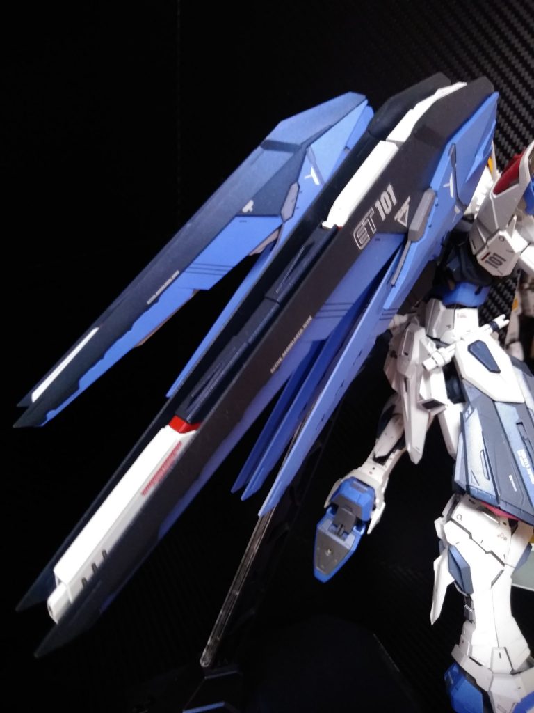 ウイングの削り込みでアニメ調に