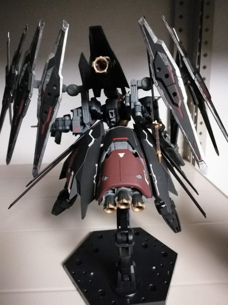 フリーダムが元々持つ潤沢な推進力に、更にブースターを複数追加し機動力の大幅な向上を実現。