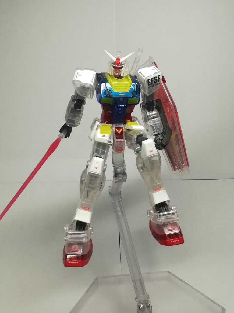 胸や足の部分などスジボリでディテール増やして色分けしてます