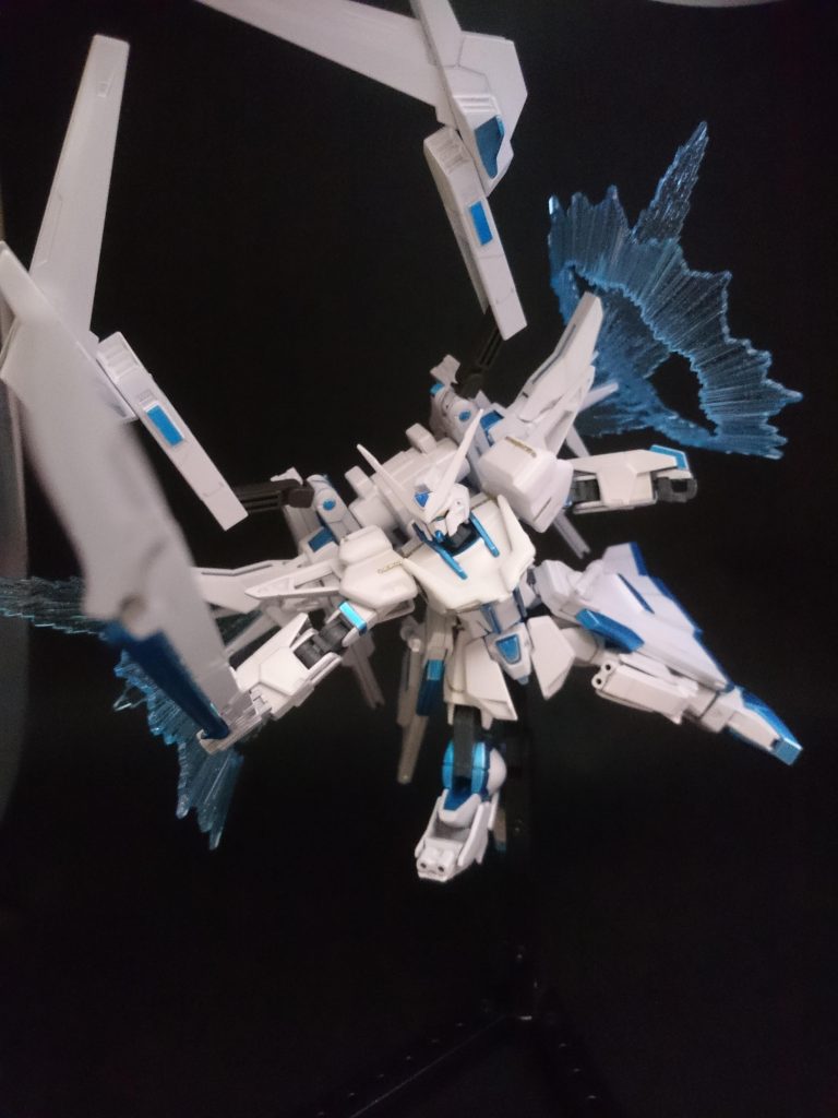 アクション1
エグゼスアルフォースモードでグレイダルファー構え