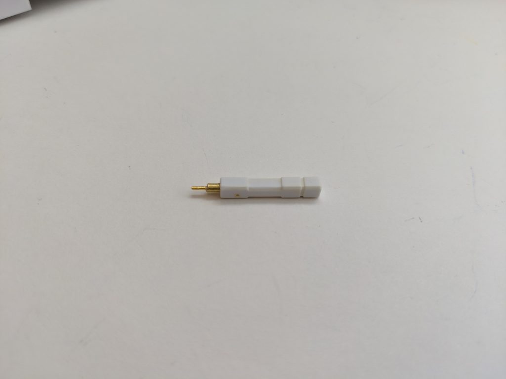 よく折れるビームサーベルは、真鍮でサーベル側から差し込むように変更