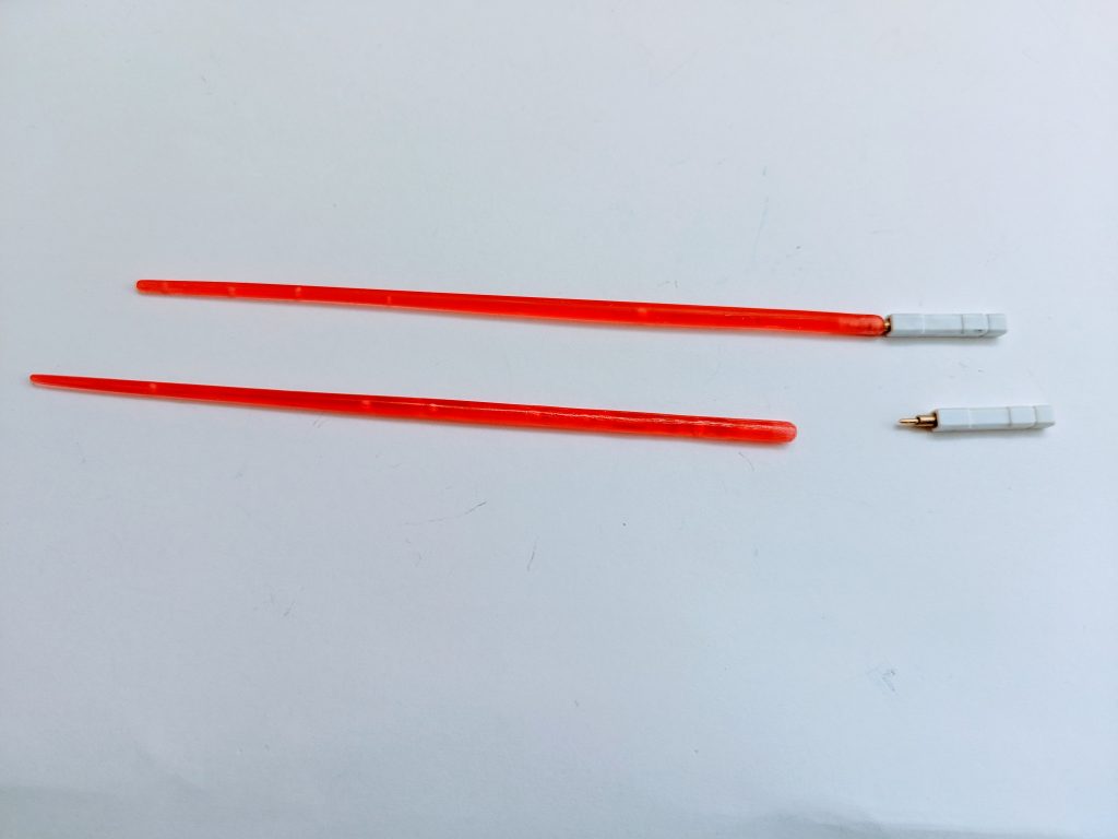 サーベルはランナーから削りだして、差し込めるように